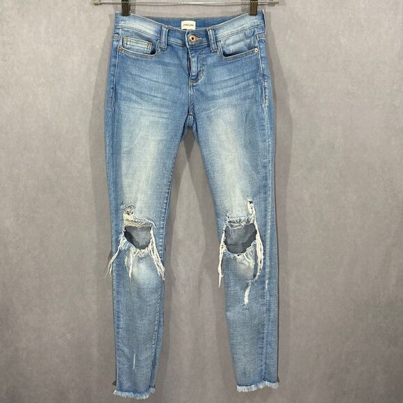 Sneak Peek Low-rise Distressed Skinny Jeans - Picture 3 of 9